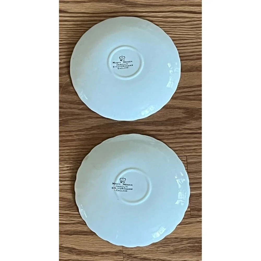 Myott Meakin‎ Staffordshire England Olde Chelsea White Swirl Saucer Plates Set 2